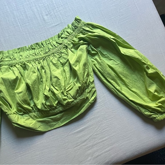 Song of Style green cropped ruffle puff long sleeve off shoulder blouse - Picture 2 of 5